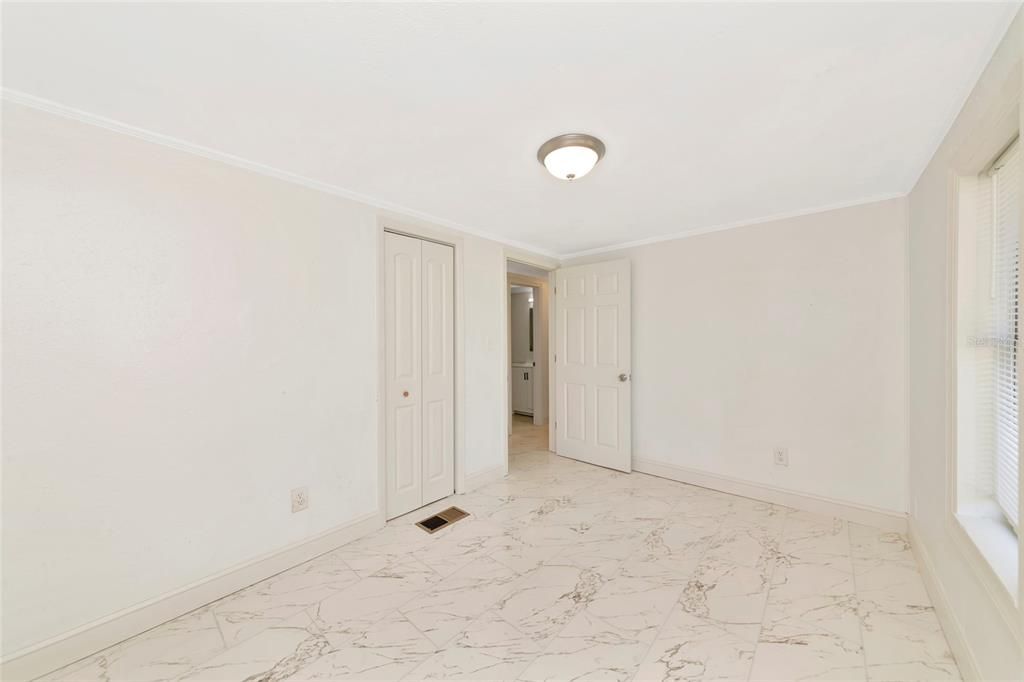 For Sale: $199,000 (3 beds, 1 baths, 890 Square Feet)