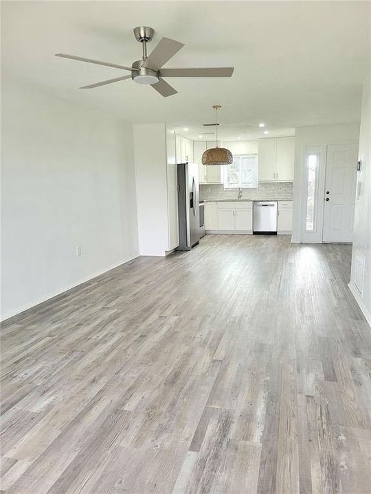 For Sale: $354,900 (2 beds, 2 baths, 1039 Square Feet)