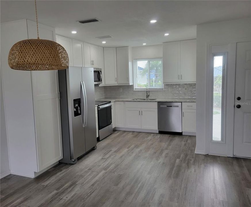 For Sale: $354,900 (2 beds, 2 baths, 1039 Square Feet)