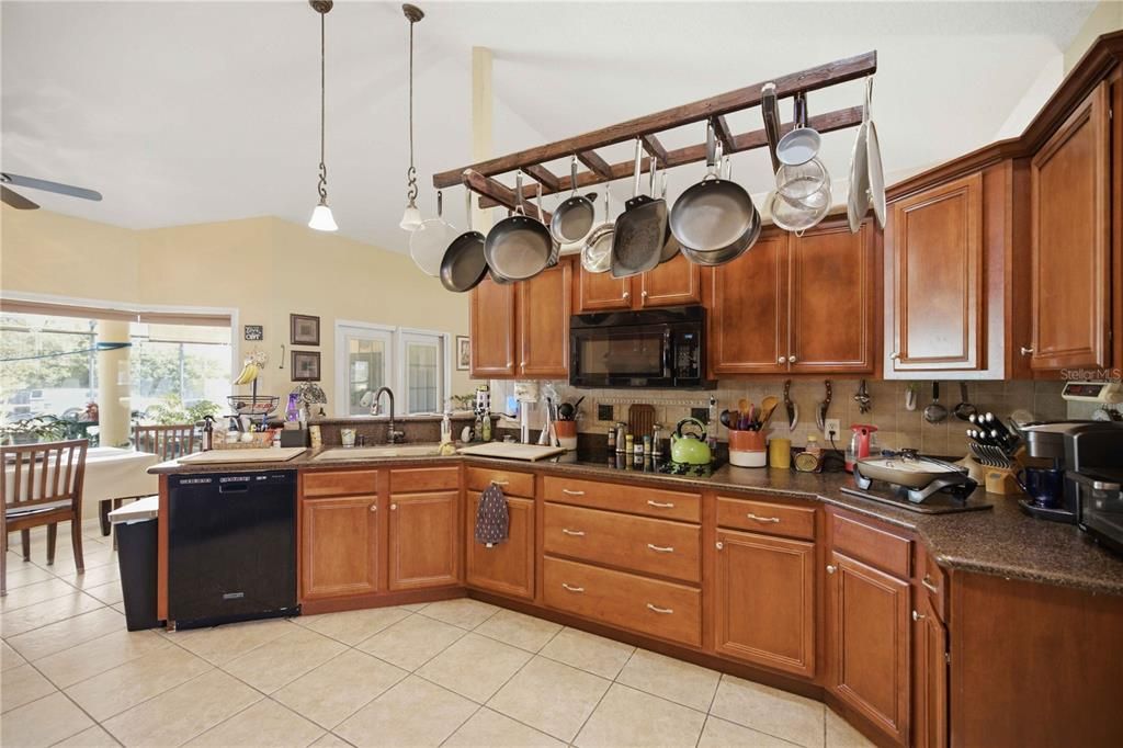 En Venta: $495,000 (4 camas, 3 baños, 2913 Pies cuadrados)