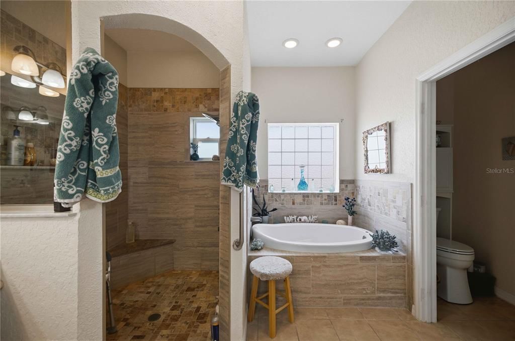 En Venta: $495,000 (4 camas, 3 baños, 2913 Pies cuadrados)