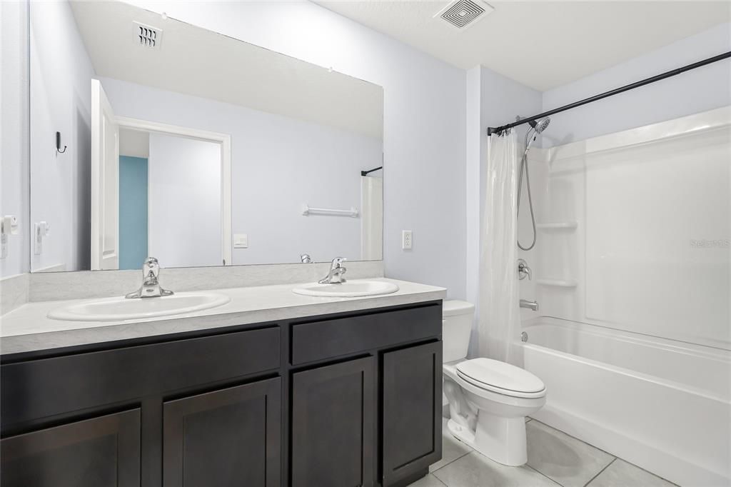 For Sale: $370,000 (4 beds, 2 baths, 2308 Square Feet)