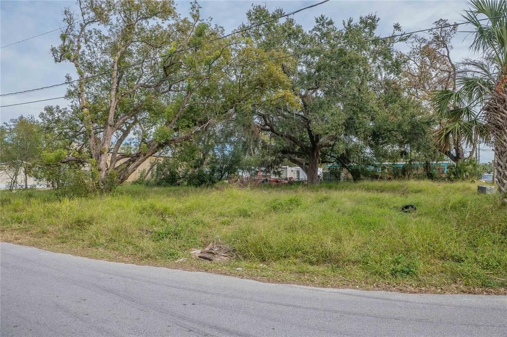 На продажу: $39,000 (0.16 acres)