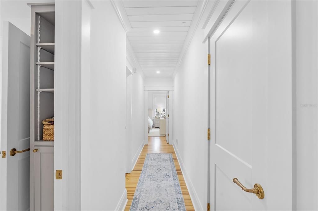 合同活跃: $3,649,000 (5 贝兹, 5 浴室, 4593 平方英尺)