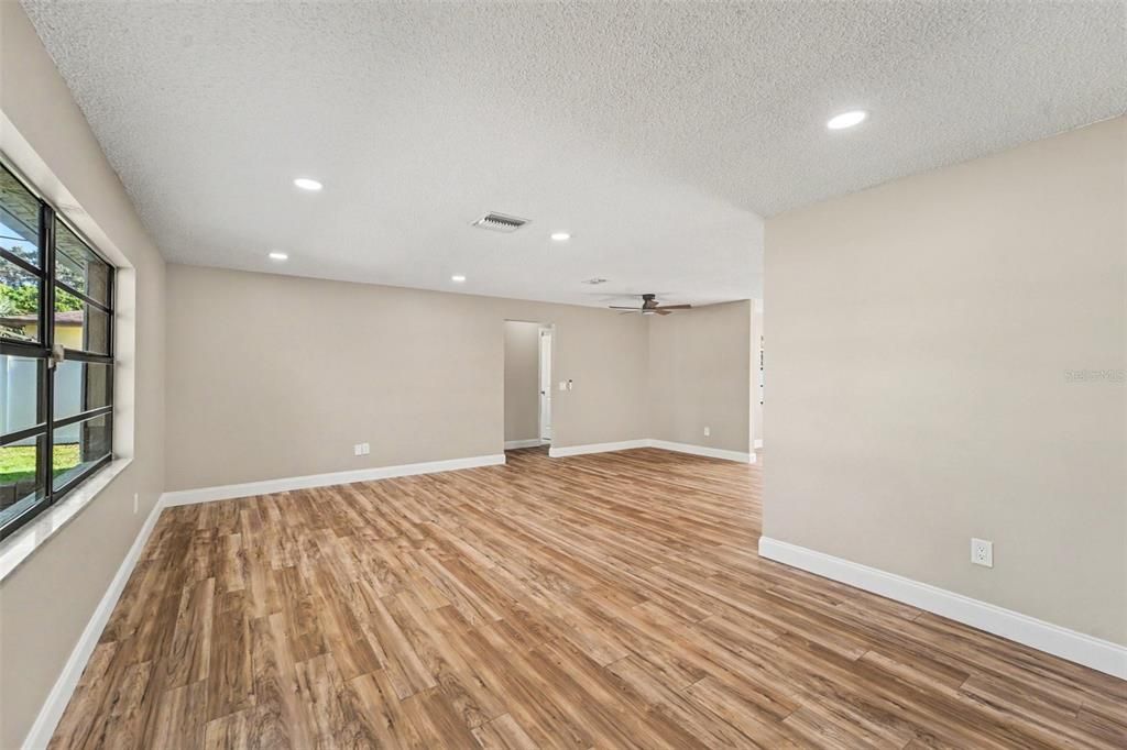 For Sale: $349,900 (3 beds, 2 baths, 1756 Square Feet)