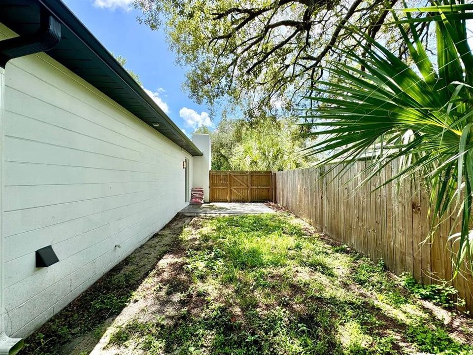 For Rent: $2,400 (3 beds, 2 baths, 1337 Square Feet)