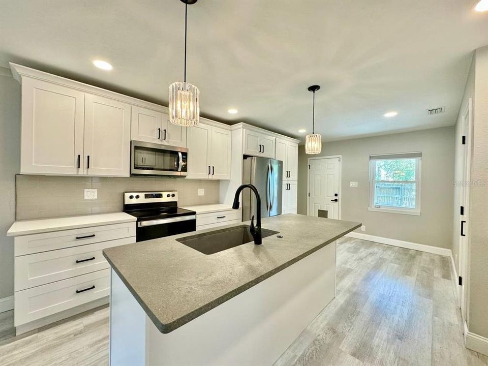 For Rent: $2,400 (3 beds, 2 baths, 1337 Square Feet)