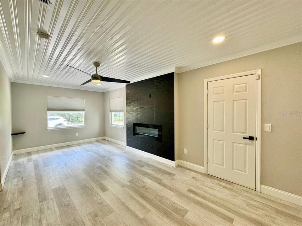 For Rent: $2,400 (3 beds, 2 baths, 1337 Square Feet)