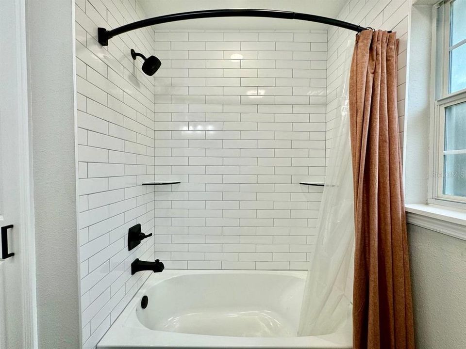 For Rent: $2,400 (3 beds, 2 baths, 1337 Square Feet)
