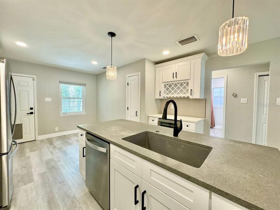 For Rent: $2,400 (3 beds, 2 baths, 1337 Square Feet)