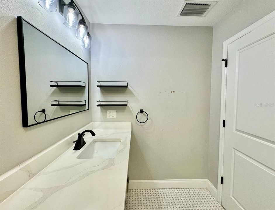 For Rent: $2,400 (3 beds, 2 baths, 1337 Square Feet)