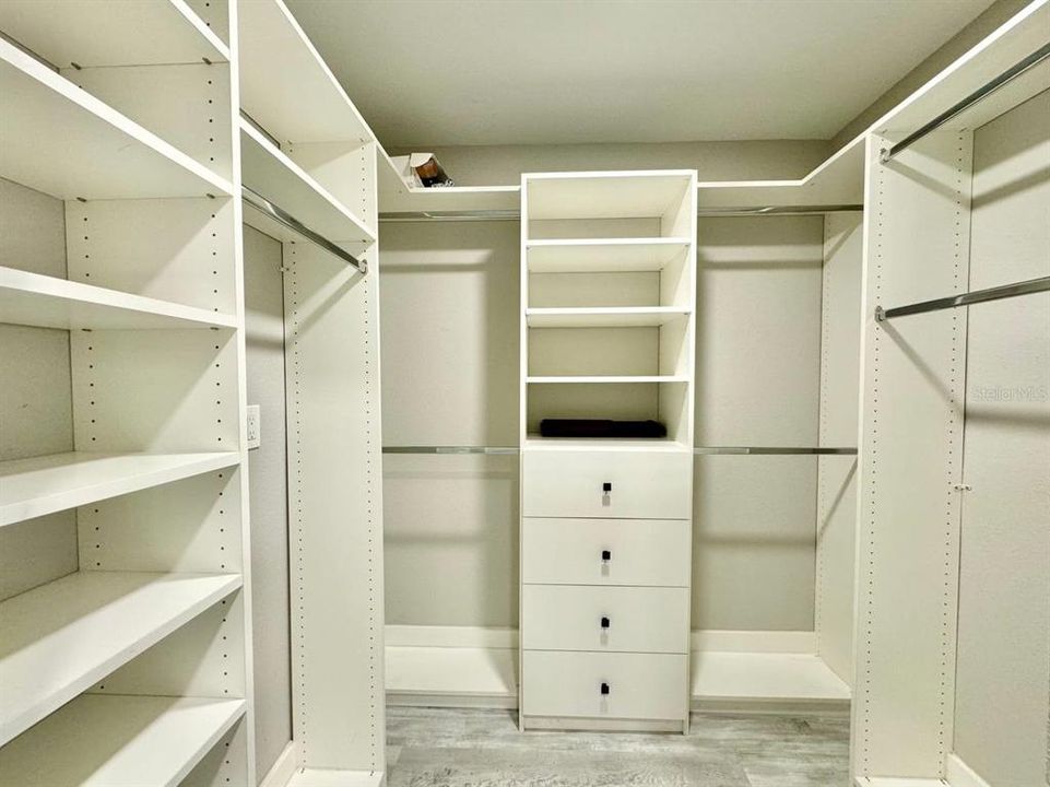 For Rent: $2,400 (3 beds, 2 baths, 1337 Square Feet)