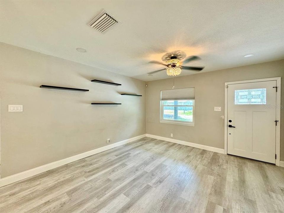 For Rent: $2,400 (3 beds, 2 baths, 1337 Square Feet)