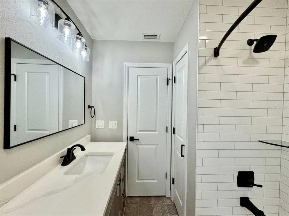 For Rent: $2,400 (3 beds, 2 baths, 1337 Square Feet)