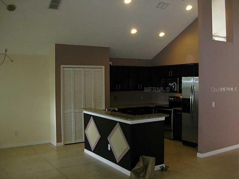 For Rent: $2,870 (4 beds, 2 baths, 2387 Square Feet)