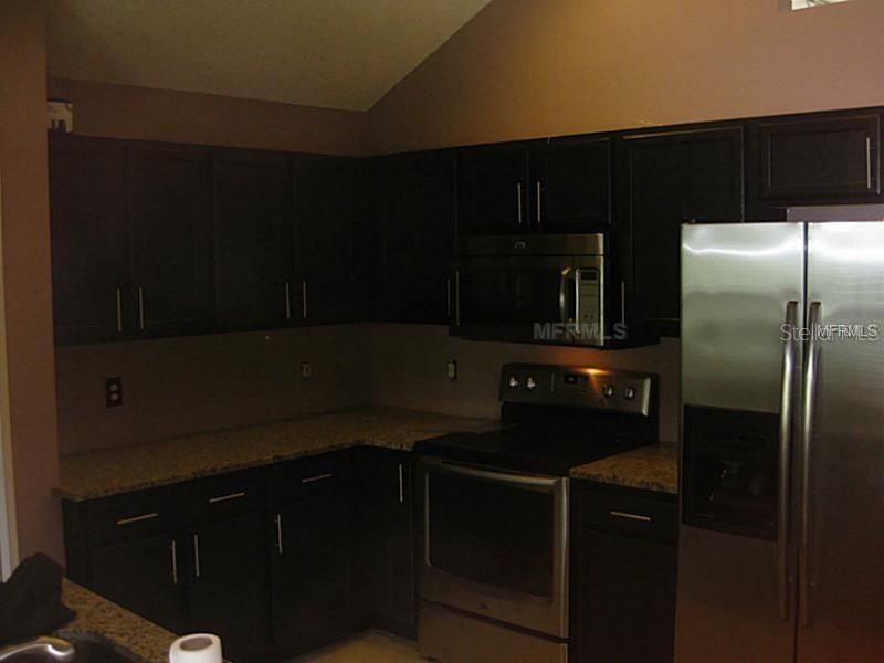 For Rent: $2,870 (4 beds, 2 baths, 2387 Square Feet)