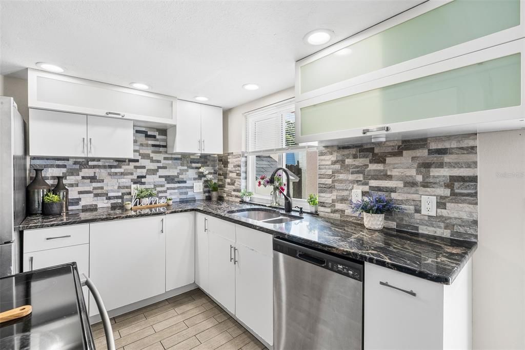 For Sale: $189,000 (3 beds, 3 baths, 1408 Square Feet)