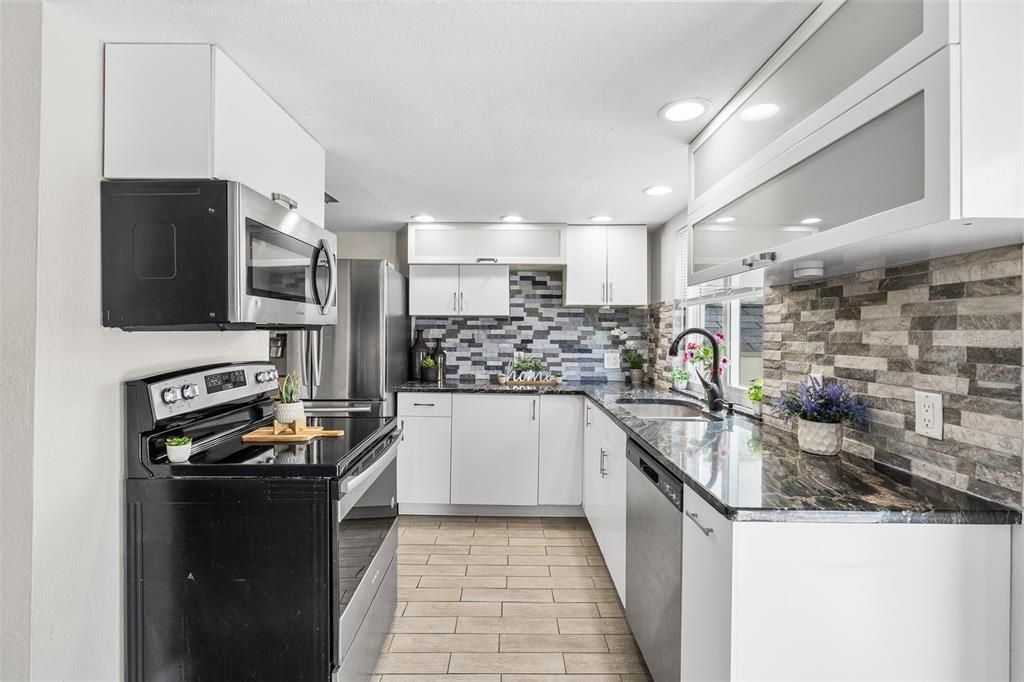 For Sale: $189,000 (3 beds, 3 baths, 1408 Square Feet)