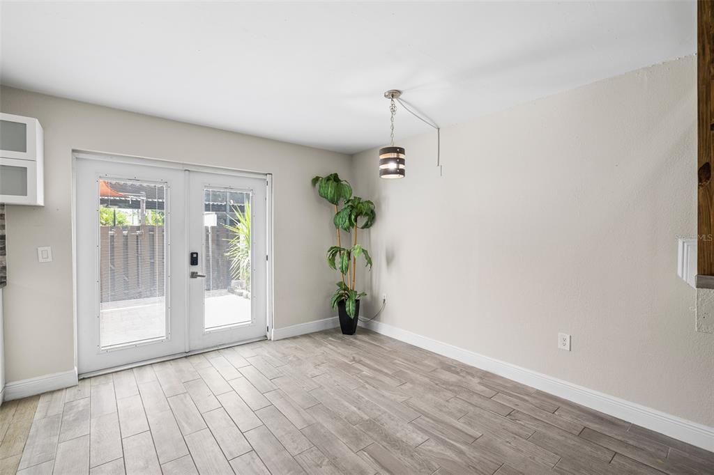 For Sale: $189,000 (3 beds, 3 baths, 1408 Square Feet)