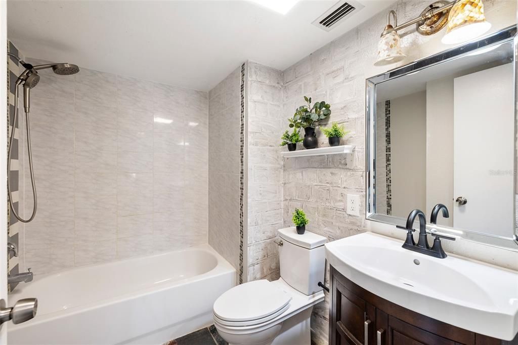 For Sale: $189,000 (3 beds, 3 baths, 1408 Square Feet)