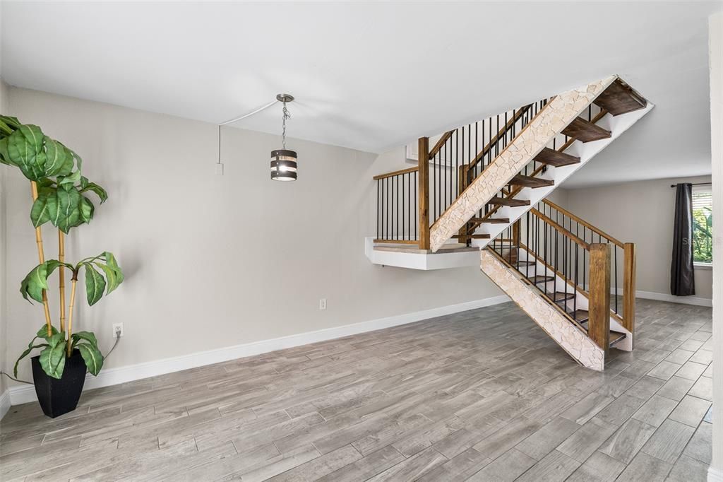 For Sale: $189,000 (3 beds, 3 baths, 1408 Square Feet)