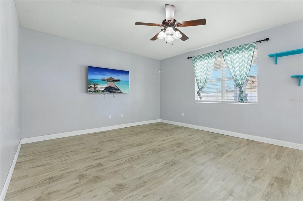 En Venta: $340,000 (3 camas, 2 baños, 2024 Pies cuadrados)