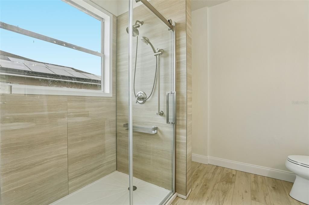 En Venta: $340,000 (3 camas, 2 baños, 2024 Pies cuadrados)