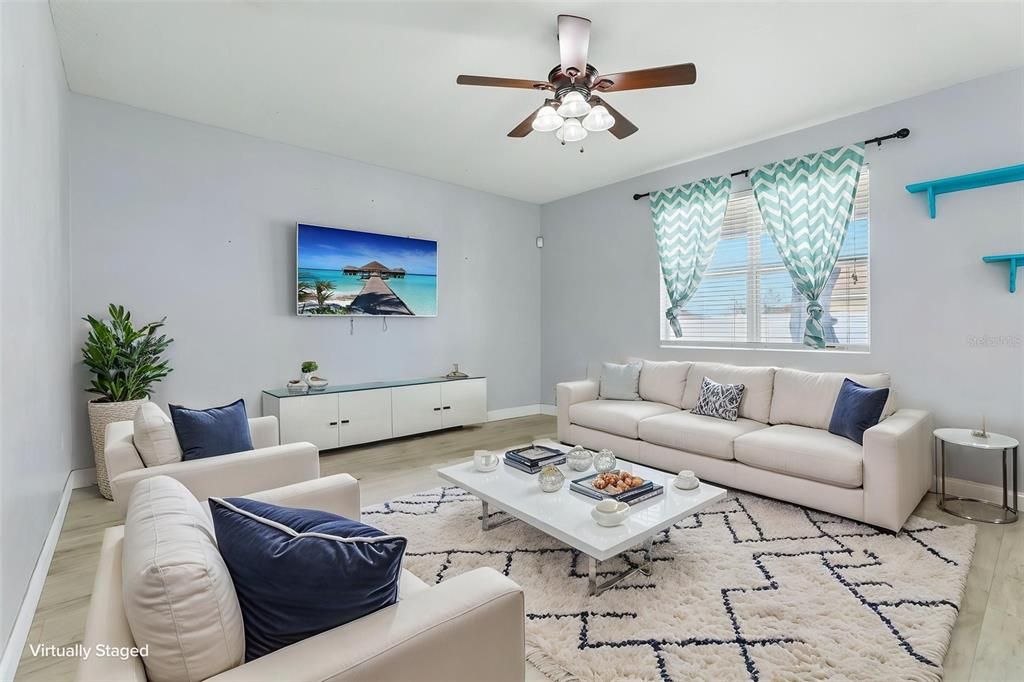 En Venta: $340,000 (3 camas, 2 baños, 2024 Pies cuadrados)