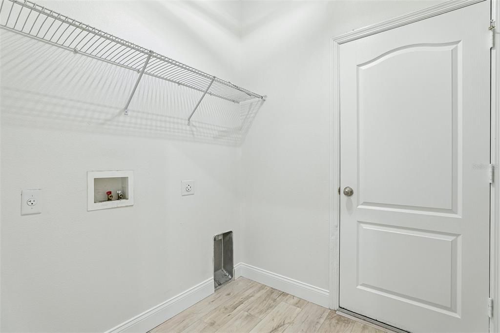 En Venta: $340,000 (3 camas, 2 baños, 2024 Pies cuadrados)
