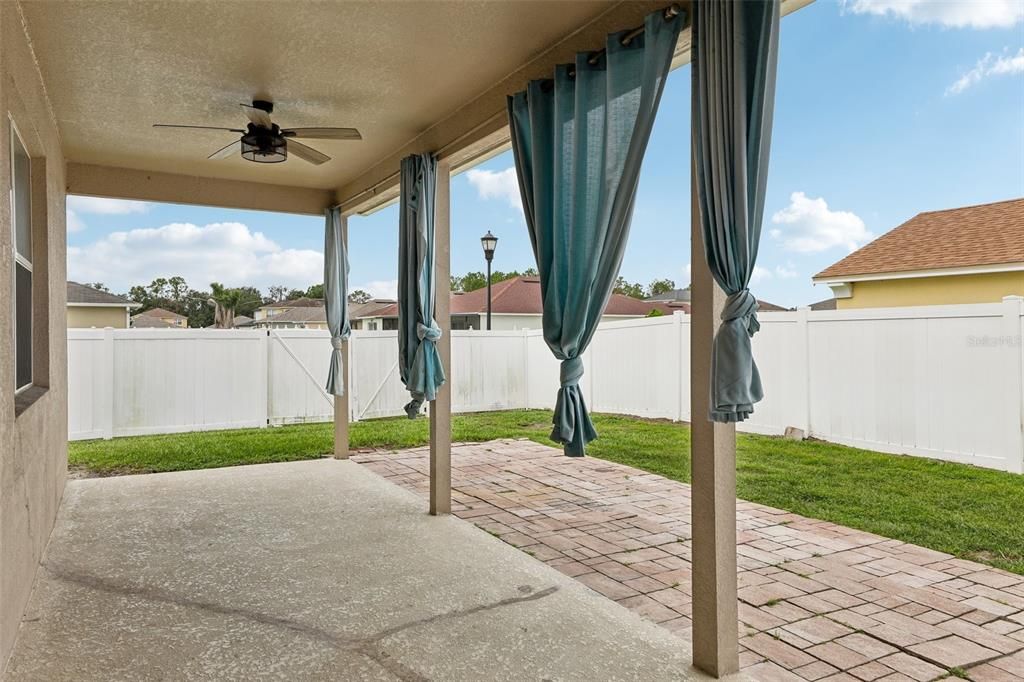 En Venta: $340,000 (3 camas, 2 baños, 2024 Pies cuadrados)