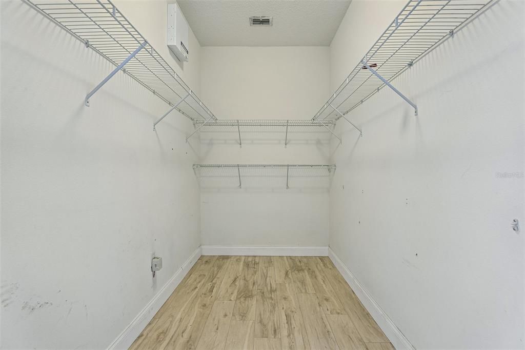 En Venta: $340,000 (3 camas, 2 baños, 2024 Pies cuadrados)