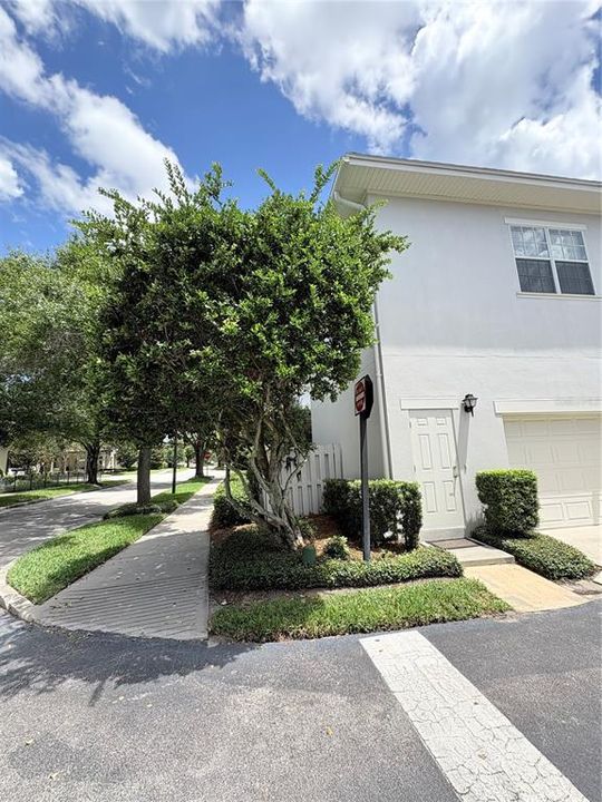 For Rent: $1,800 (1 beds, 1 baths, 765 Square Feet)