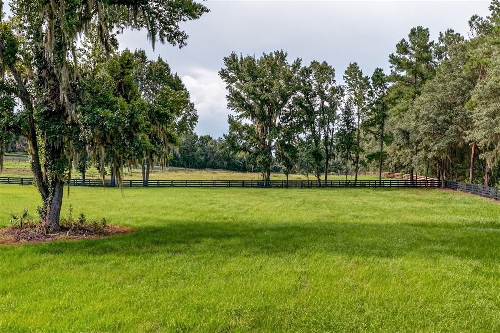 待售: $650,000 (10.71 acres)