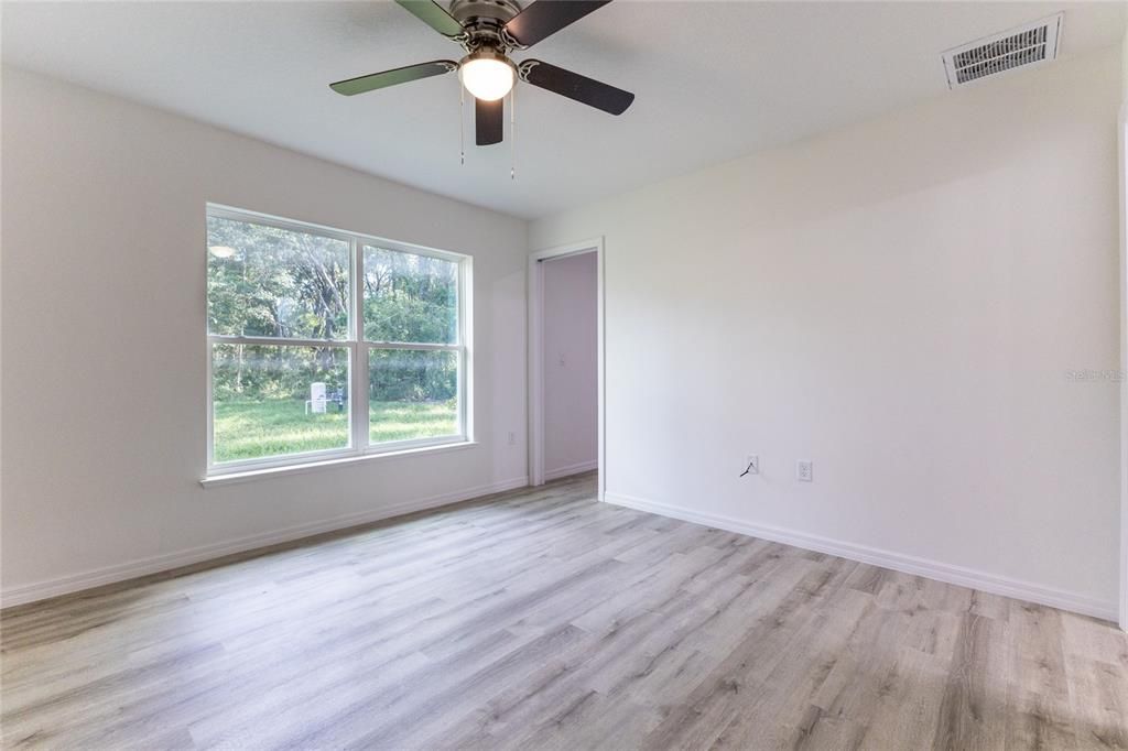 En Venta: $259,900 (3 camas, 2 baños, 1371 Pies cuadrados)