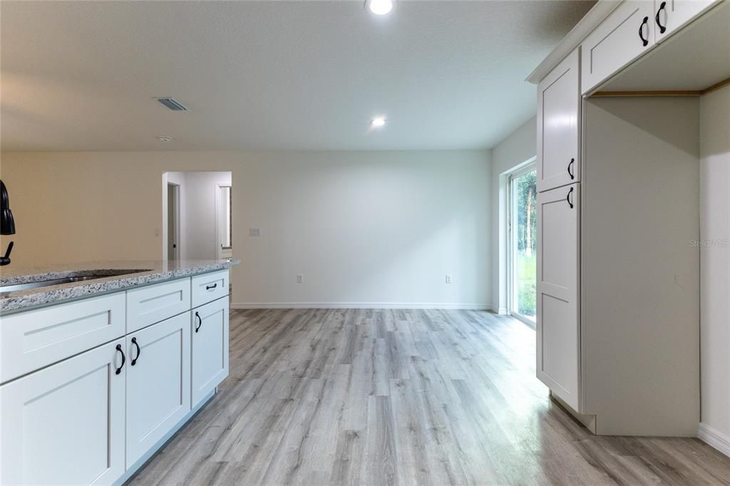 En Venta: $259,900 (3 camas, 2 baños, 1371 Pies cuadrados)
