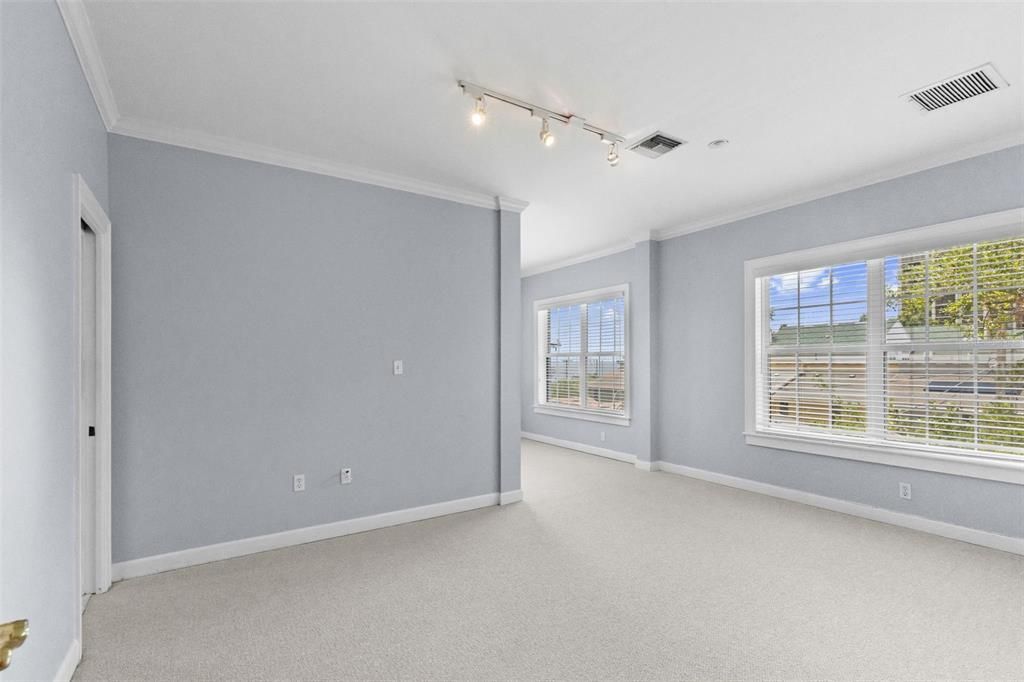 For Sale: $799,000 (3 beds, 2 baths, 2400 Square Feet)