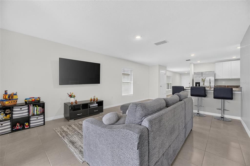 For Sale: $279,000 (3 beds, 2 baths, 1516 Square Feet)