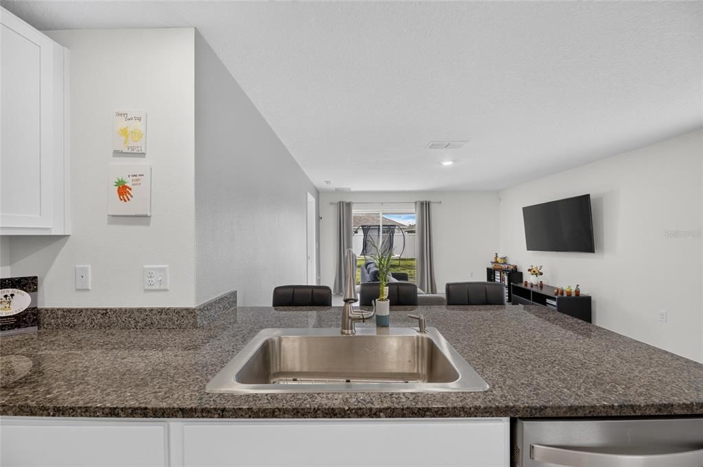 For Sale: $279,000 (3 beds, 2 baths, 1516 Square Feet)