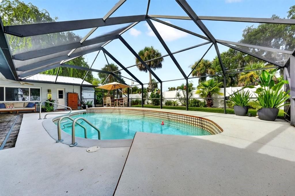 For Sale: $405,000 (3 beds, 2 baths, 1599 Square Feet)