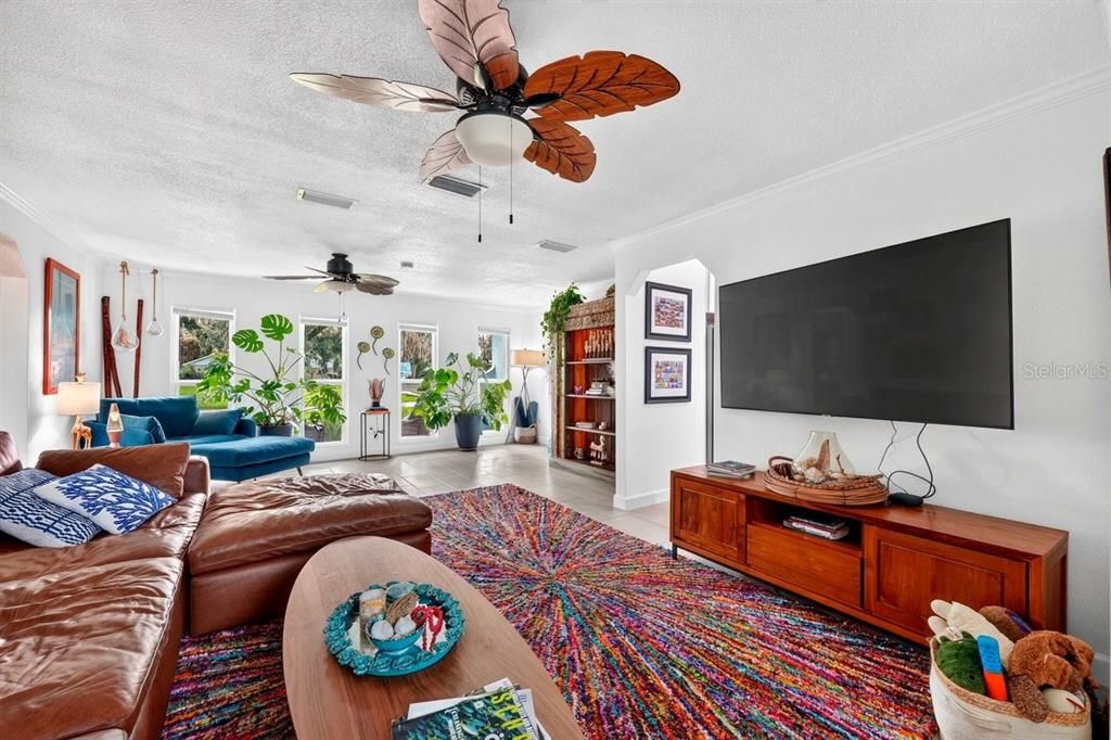 For Sale: $405,000 (3 beds, 2 baths, 1599 Square Feet)