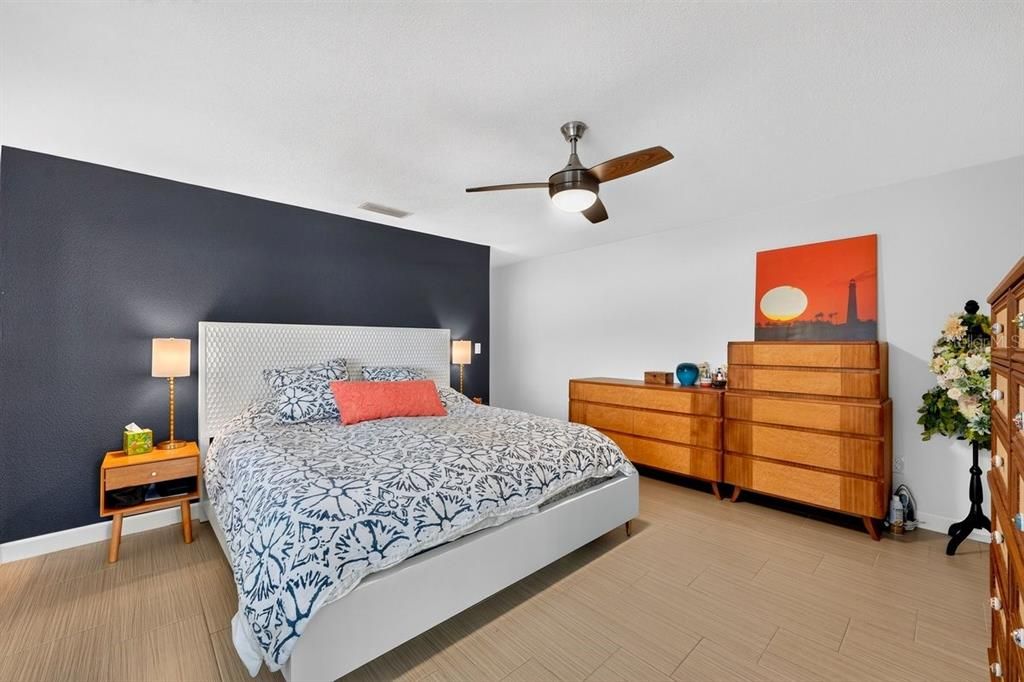 For Sale: $405,000 (3 beds, 2 baths, 1599 Square Feet)