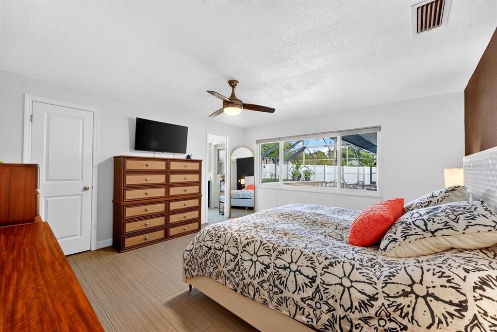 For Sale: $405,000 (3 beds, 2 baths, 1599 Square Feet)