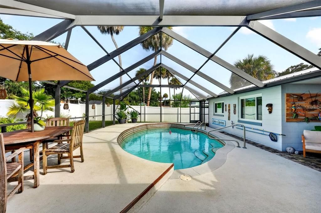 For Sale: $405,000 (3 beds, 2 baths, 1599 Square Feet)