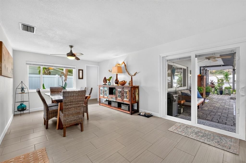 For Sale: $405,000 (3 beds, 2 baths, 1599 Square Feet)