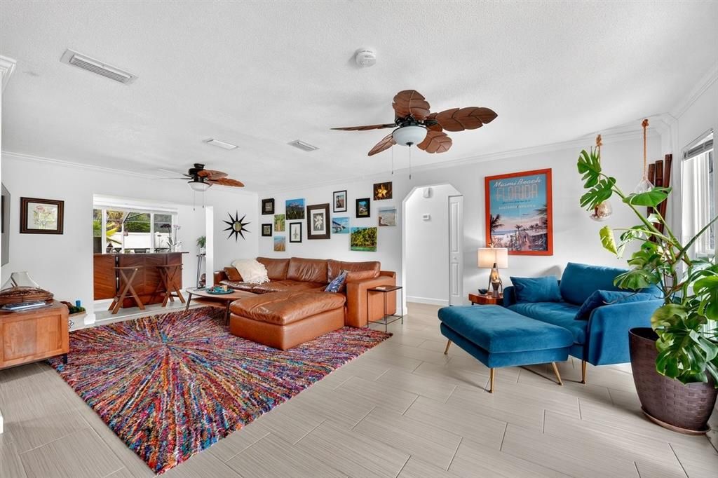 For Sale: $405,000 (3 beds, 2 baths, 1599 Square Feet)