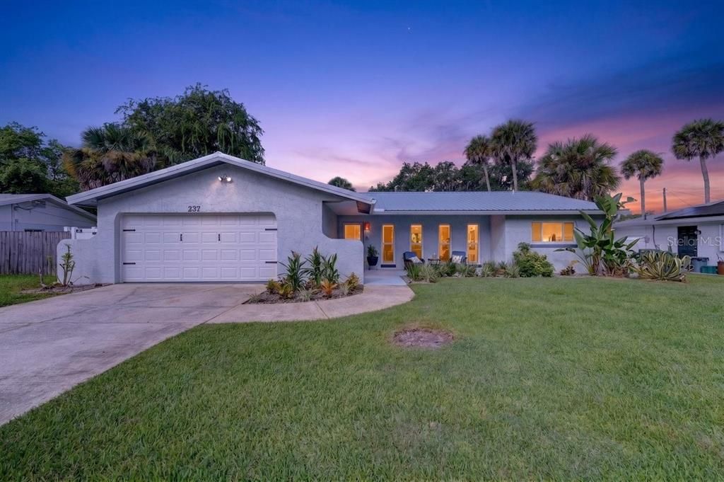 For Sale: $405,000 (3 beds, 2 baths, 1599 Square Feet)