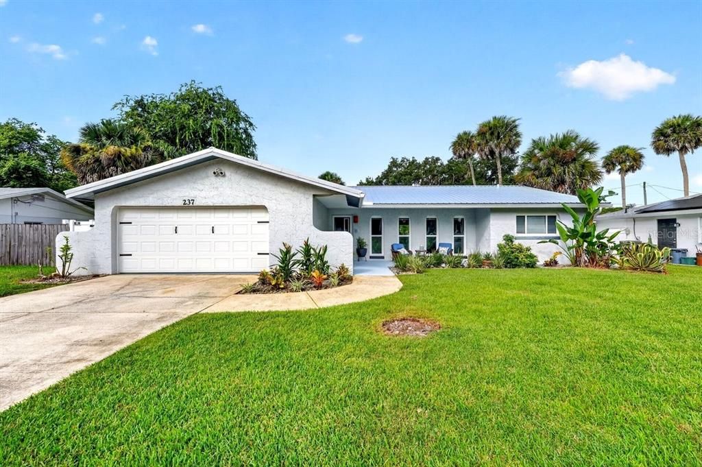 For Sale: $405,000 (3 beds, 2 baths, 1599 Square Feet)