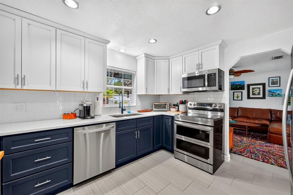 For Sale: $405,000 (3 beds, 2 baths, 1599 Square Feet)