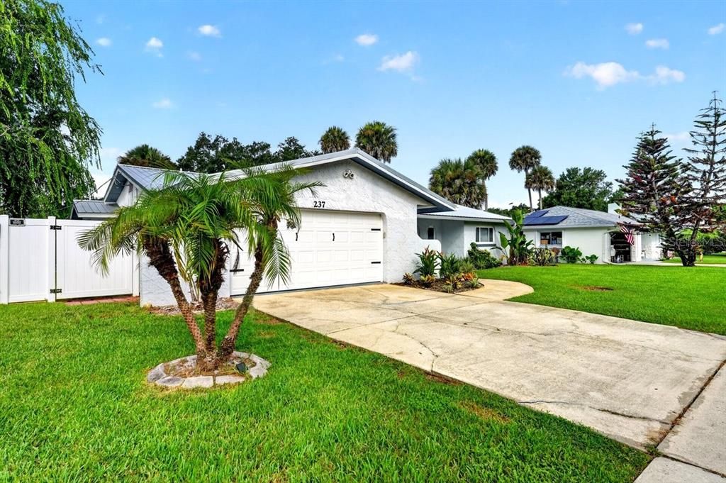For Sale: $405,000 (3 beds, 2 baths, 1599 Square Feet)