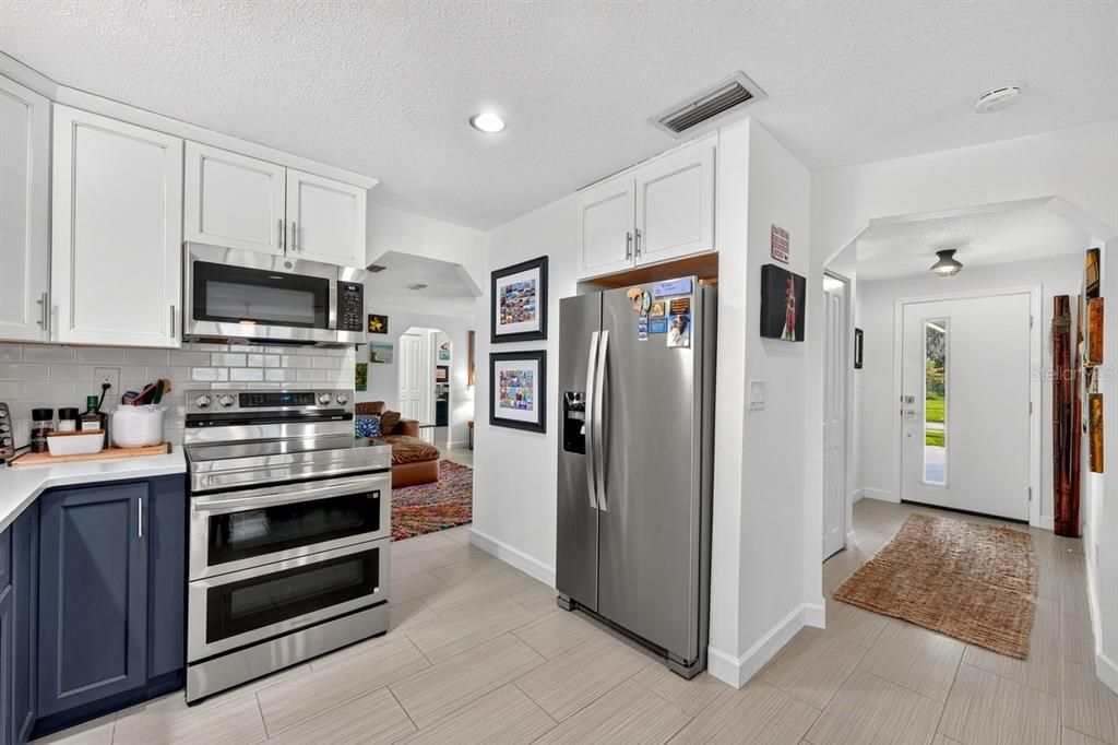 For Sale: $405,000 (3 beds, 2 baths, 1599 Square Feet)